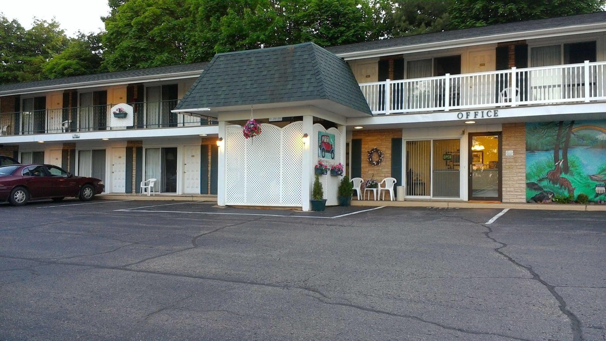 Brentwood Motor Inn Marquette Eksteriør bilde