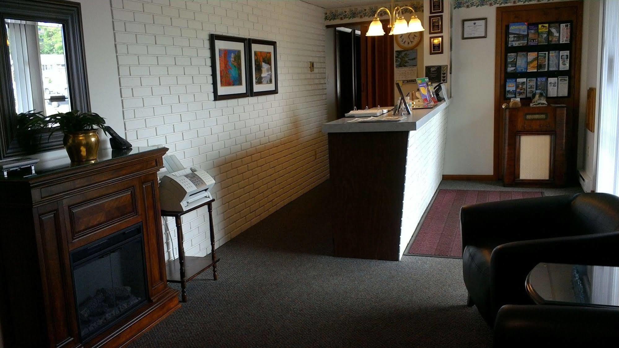 Brentwood Motor Inn Marquette Eksteriør bilde